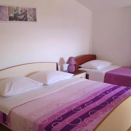 Tonci And Iris Appartement *