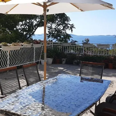 Tonci And Iris Apartman