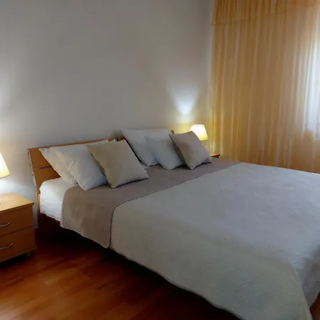 Tonci And Iris Apartman *