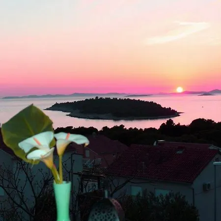 Tonci And Iris Appartement *