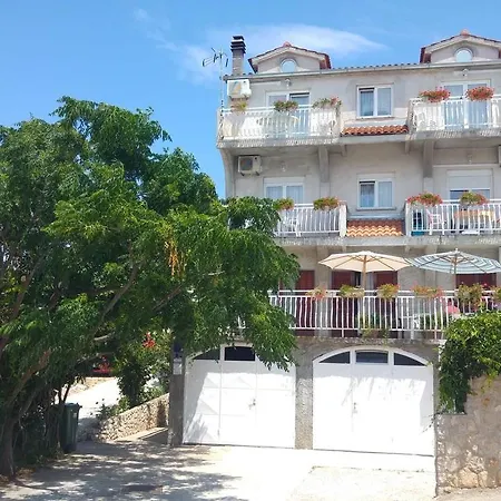 Tonci And Iris Apartman