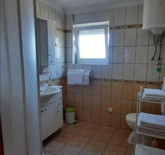 Tonci And Iris * פרימוסטן